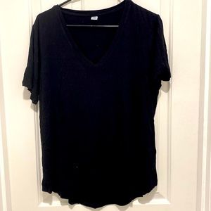 Black V neck Old Navy short sleeve tee